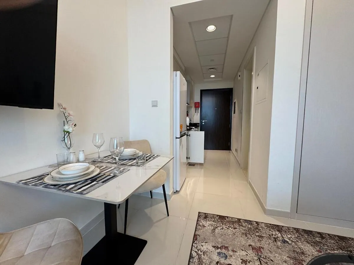 Ashri Studio In Carson C, Damac Hills 1 Dubai Apartment